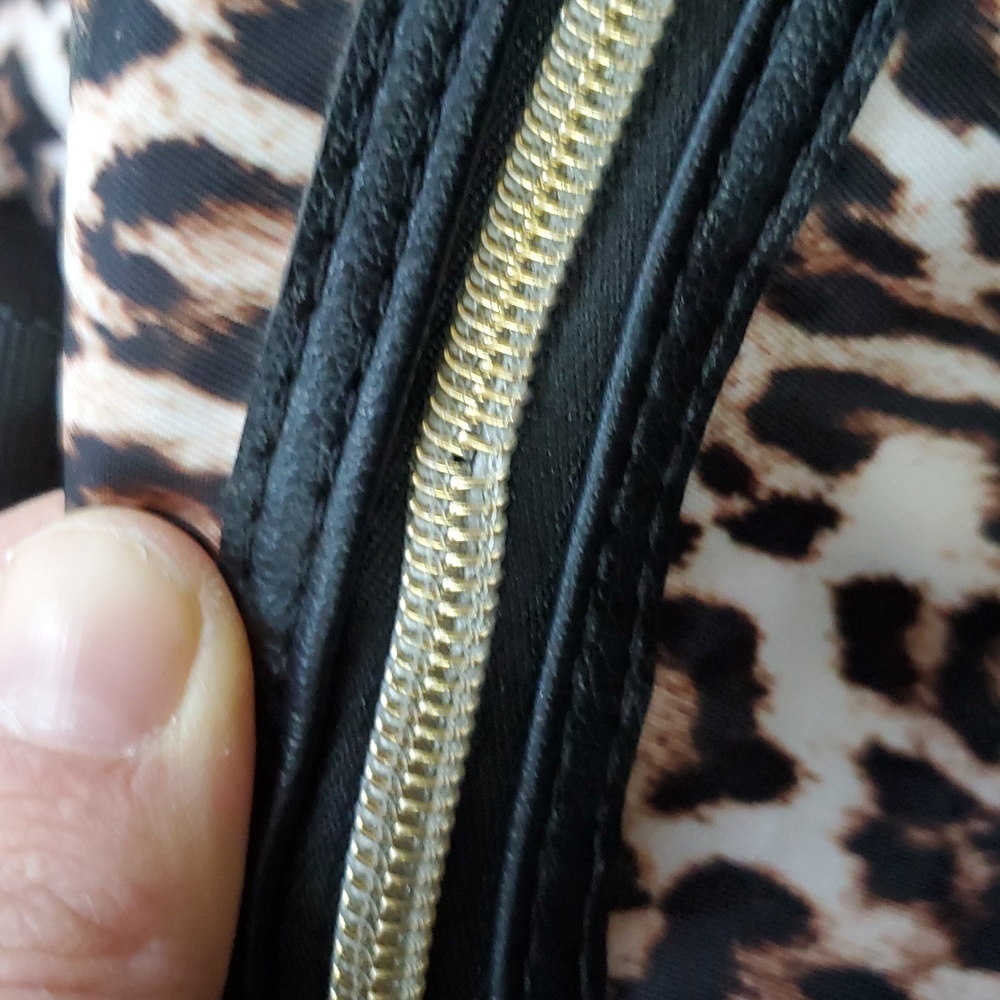 Juicy Couture Leopard Print Weekender Travel Duffel Bag - Picture 10 of 14